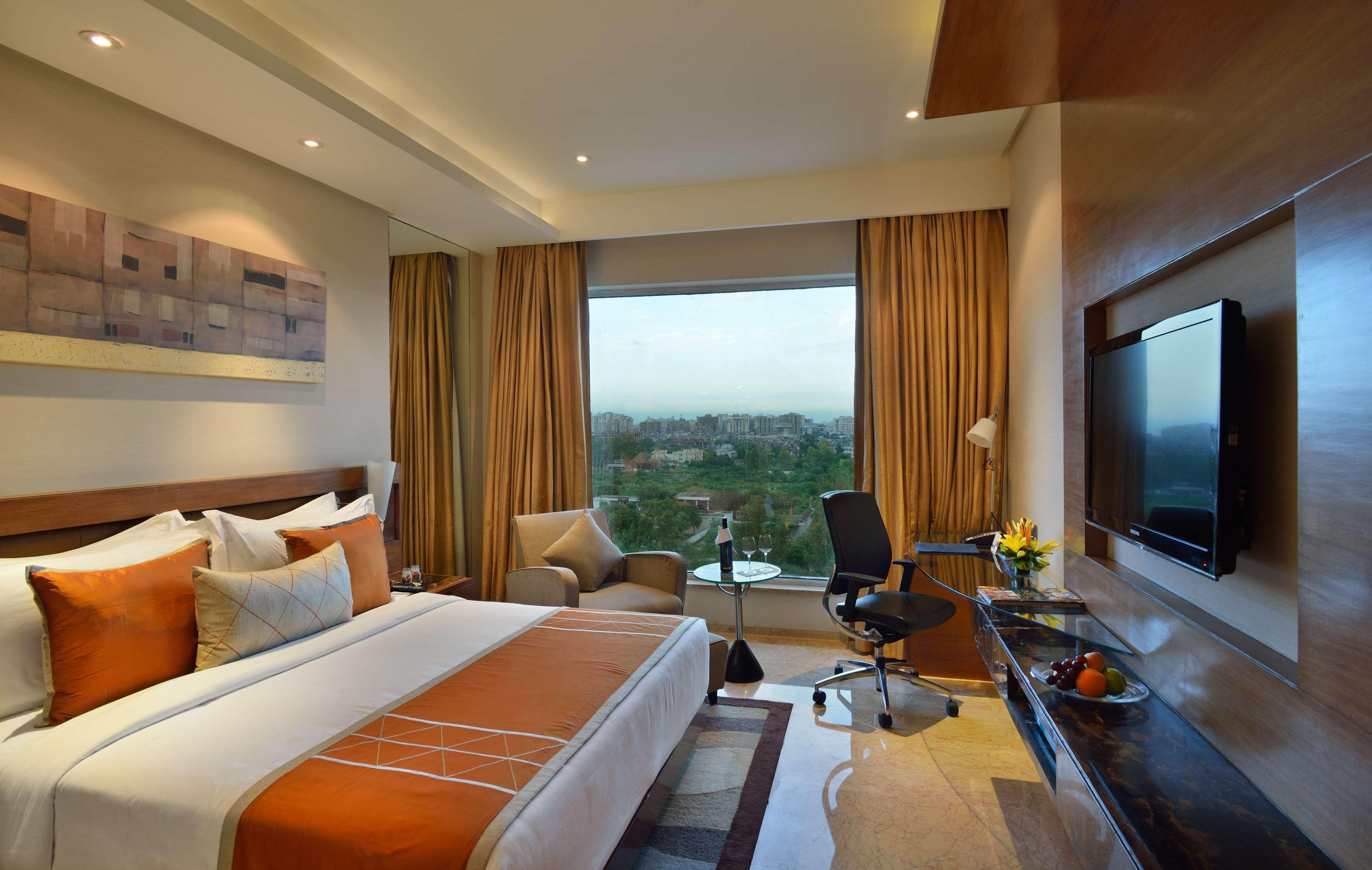Hotel Radisson Blu Kaushambi Delhi Ncr Ghaziabad Esterno foto