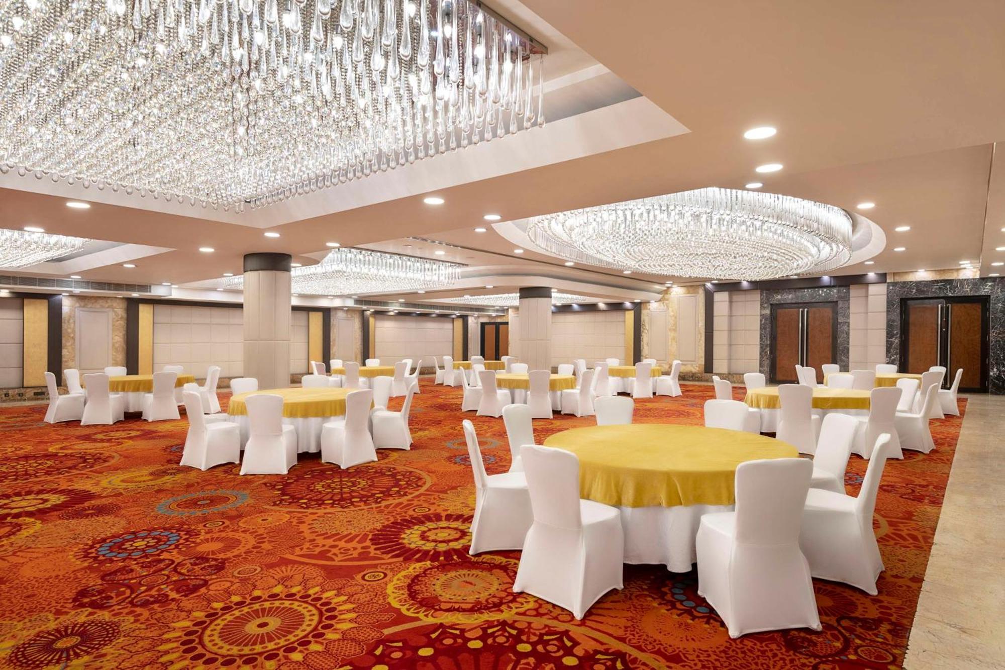 Hotel Radisson Blu Kaushambi Delhi Ncr Ghaziabad Esterno foto