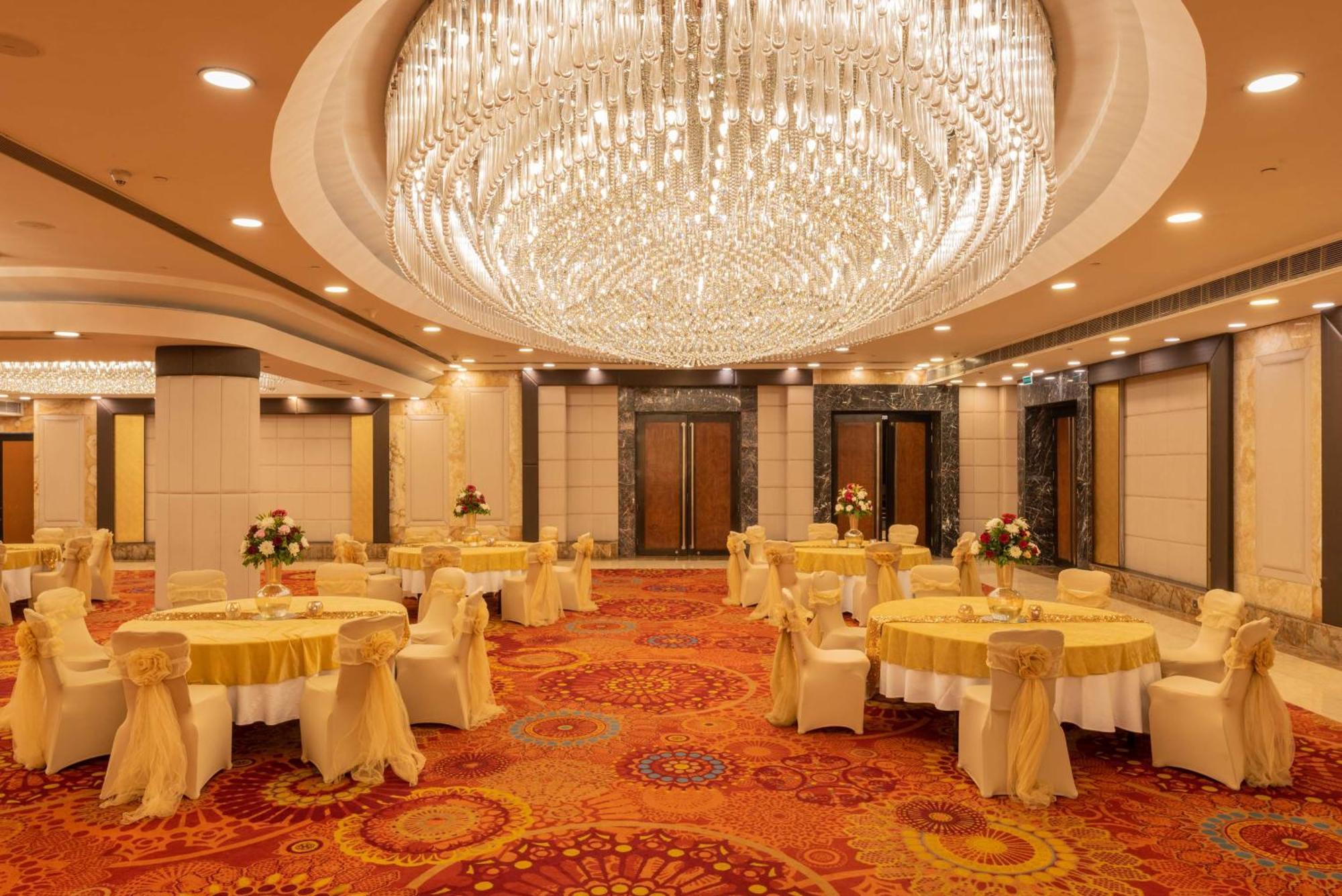 Hotel Radisson Blu Kaushambi Delhi Ncr Ghaziabad Esterno foto